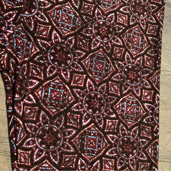 ⭐️4 for $10⭐️ Maroon Mandala Leggings. Women's Size Large / XL. Buttery Soft. - Picture 3 of 6